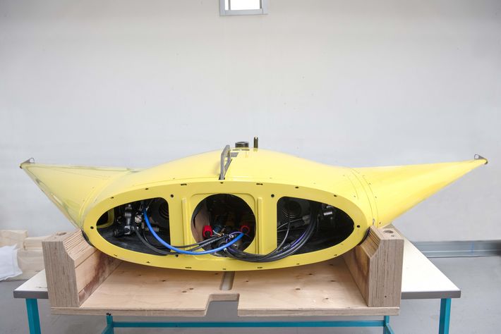 The MARUM SEAL is an autonomous underwater vehicle able to chart high-precision maps of the sea floor. The technology is being further developed to enable SEAL to react to the data collected and adapt its mission in real time.