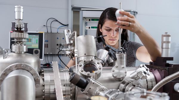 Materials engineer Dr Gabriela Borin Barin during an examination with the scanning tunnelling microscope