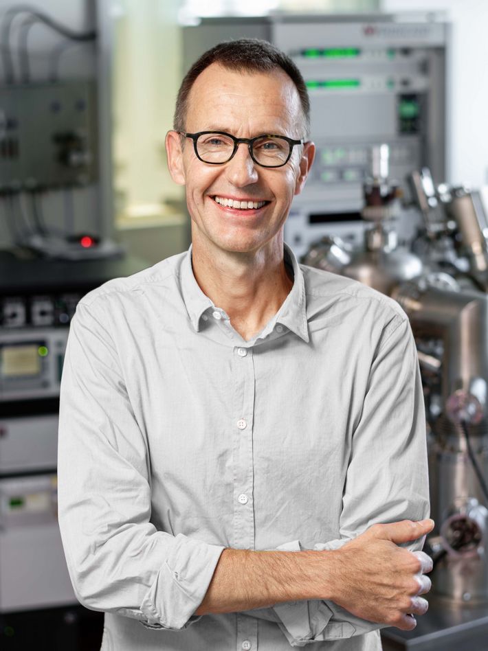 Portrait von CarboQuant Projektleiter Roman Fasel vom nanotech@surfaces Laboratory der Empa, in Dübendorf bei Zürich.