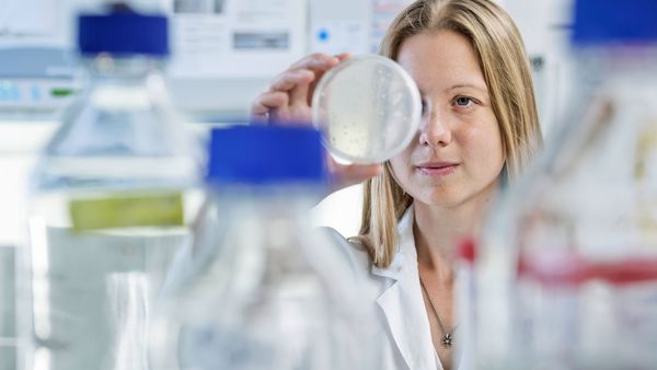 Reaping benefits from the metabolism of microorganism: project leader Monika Fuchs from the team of 25 researchers at Synthetic Biotechnology at the Technical University of Munich.