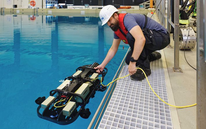 Unterwasserroboter SPIRULA im Wasser